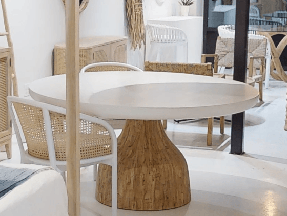 Island Breeze Round Dining Table