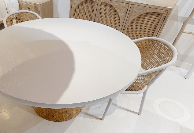 Island Breeze Round Dining Table